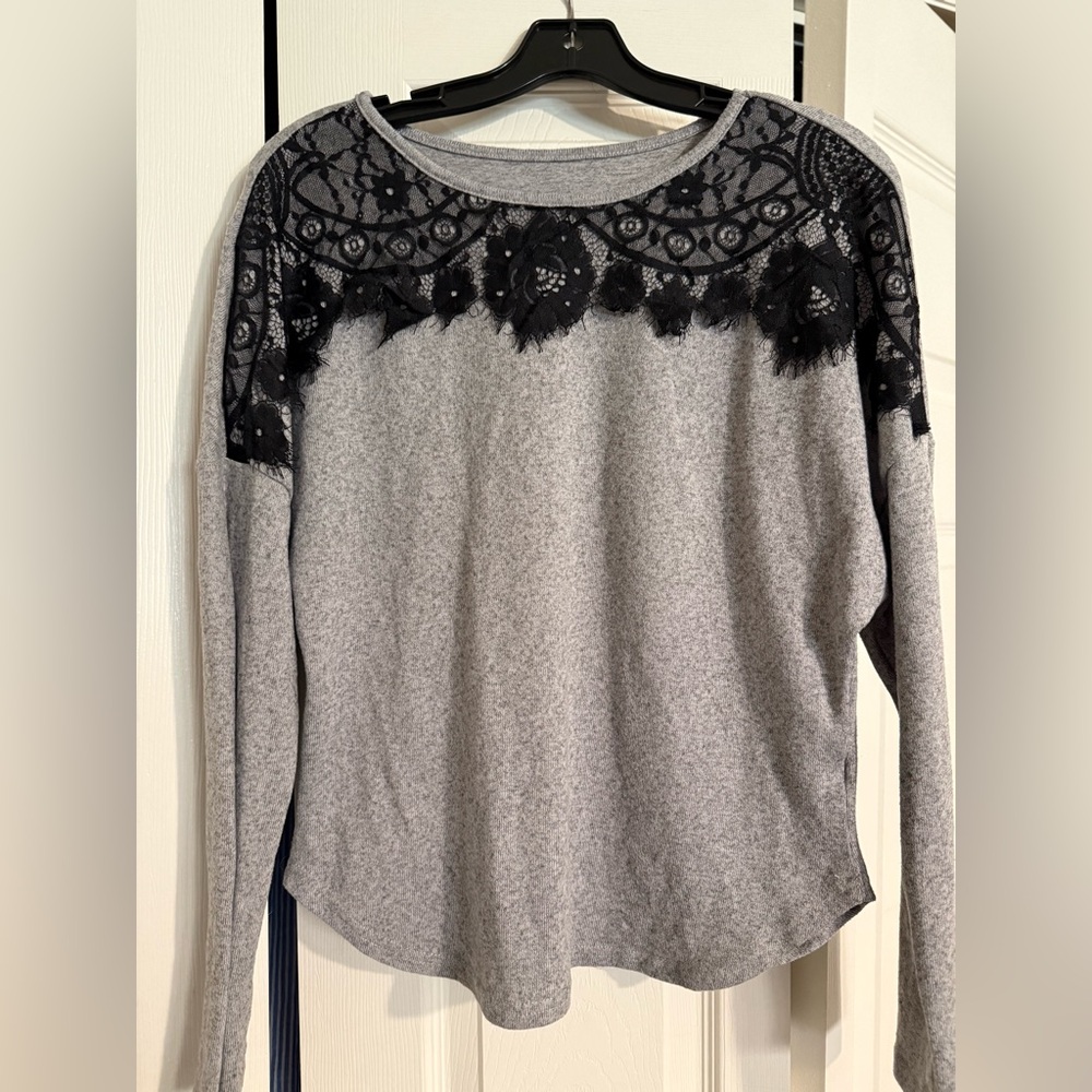 SHEIN Gray Long Sleeve Top with Black Lace Yoke